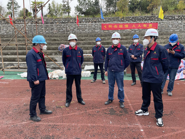 公司党委书记查抄领导田家炳中学隔离点项目建设工作