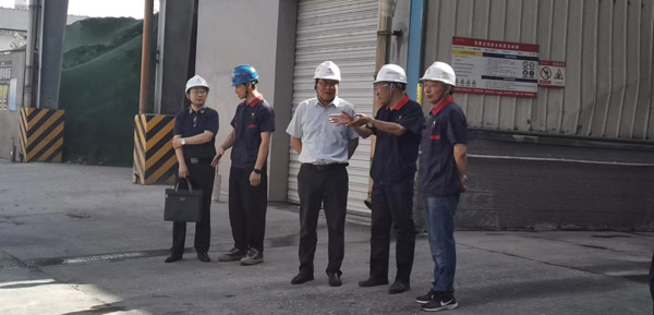 集团公司党委委员、、、股份公司党委书记、、、总经理蒋培进到建材公司调...