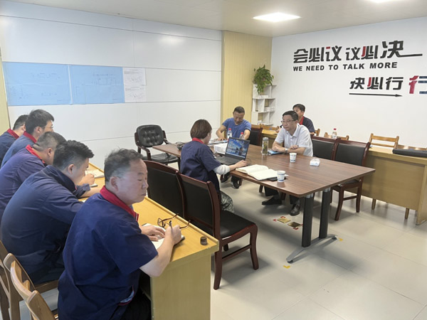 王伍升到建材钻研室调研