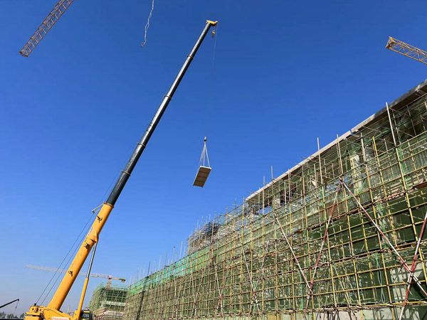b4ad7b7a2b0c91e 江西鑫科环保项目提前实现稀贵车间主跨屋架及屋面板吊装工作