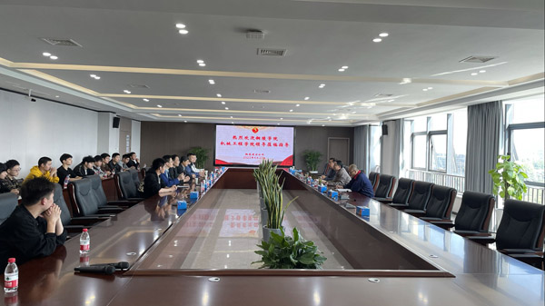 b19052e7e752 怀化学院机械工程学院院长一行到公司参观互换