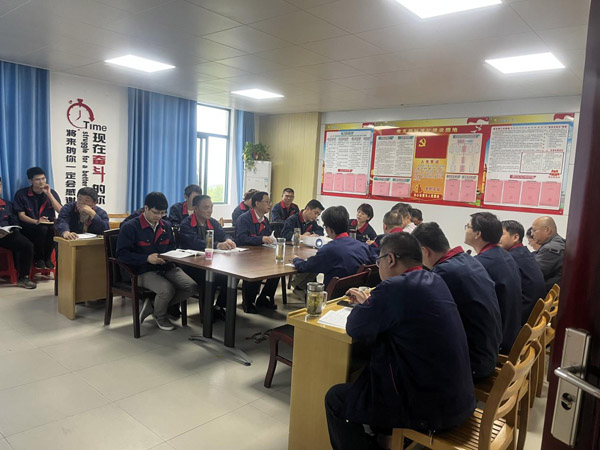 王伍升到建材钻研室、、建材公司调研