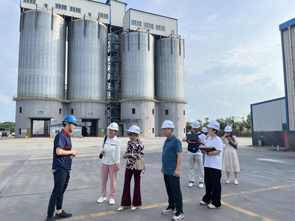 6e857ee4e897667 生态环境部固体废料与化学品治理技术中心到建材公司调研
