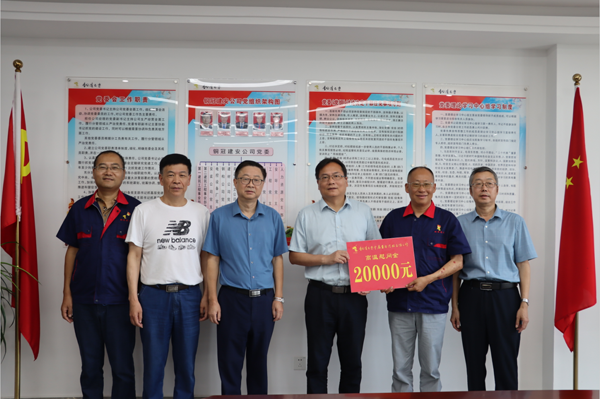 集团公司党委副书记蒋培进到公司发展高温慰问
