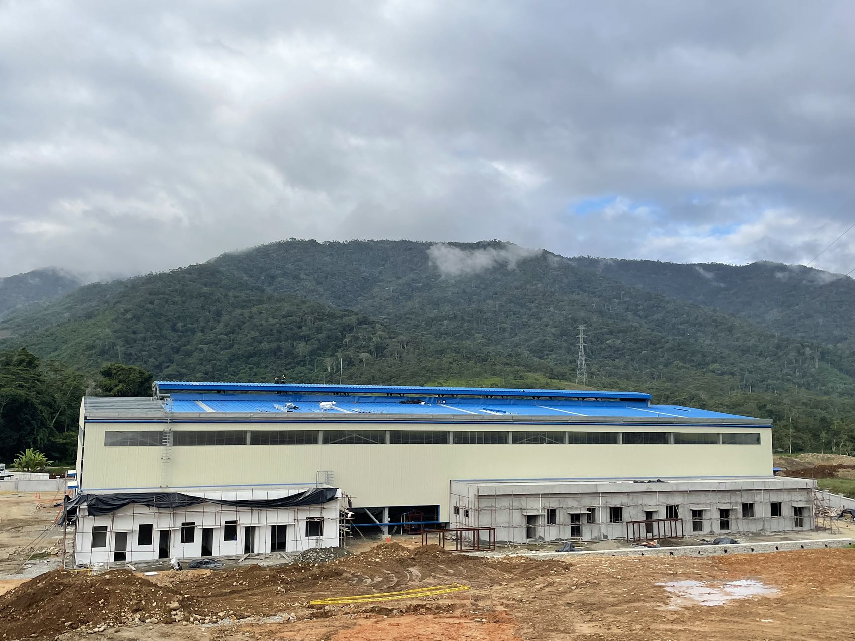 厄瓜多尔分公司顺利实现U投领导者官网投资公司耐磨主厂房钢结构装置