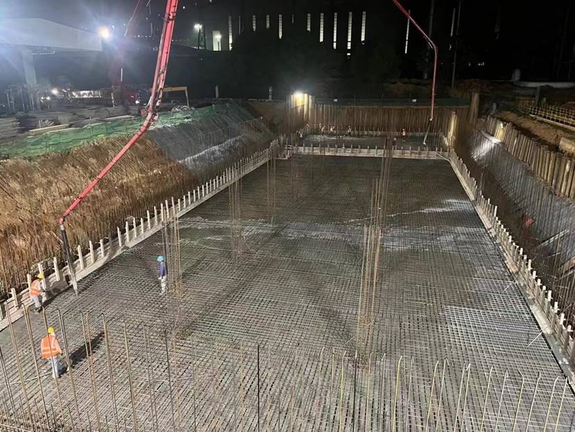 金泰化工项目实现变乱水池底板混凝土浇筑工作 