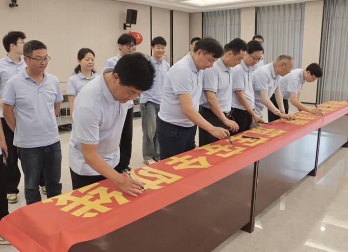 公司发展“安全出产月”安全承诺署名活动