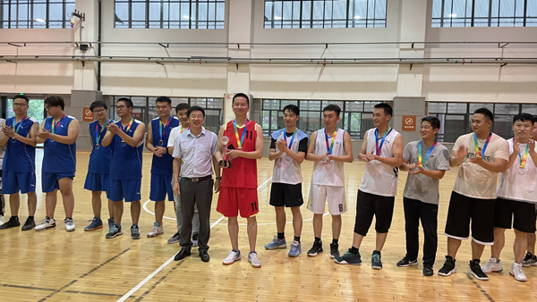 建材公司进行篮球交谊赛 