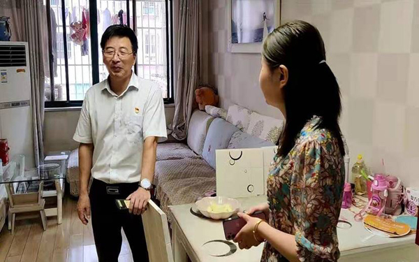 公司党委发展走访慰问