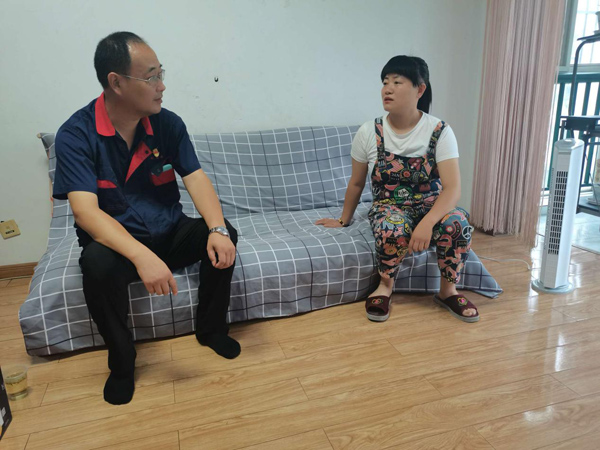 公司党委发展走访慰问