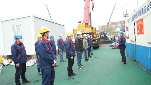 抗击疫情当前锋 红色工地践使命——记市住建局田家炳中学疫情隔离点建设一时党支部 抗击疫情当前锋 红色工地践使命——记市住建局田家炳中学疫情隔离点建设一时党支部
