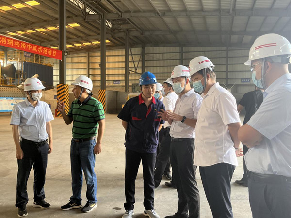 市技术转移中心到建材公司调查中试线项目