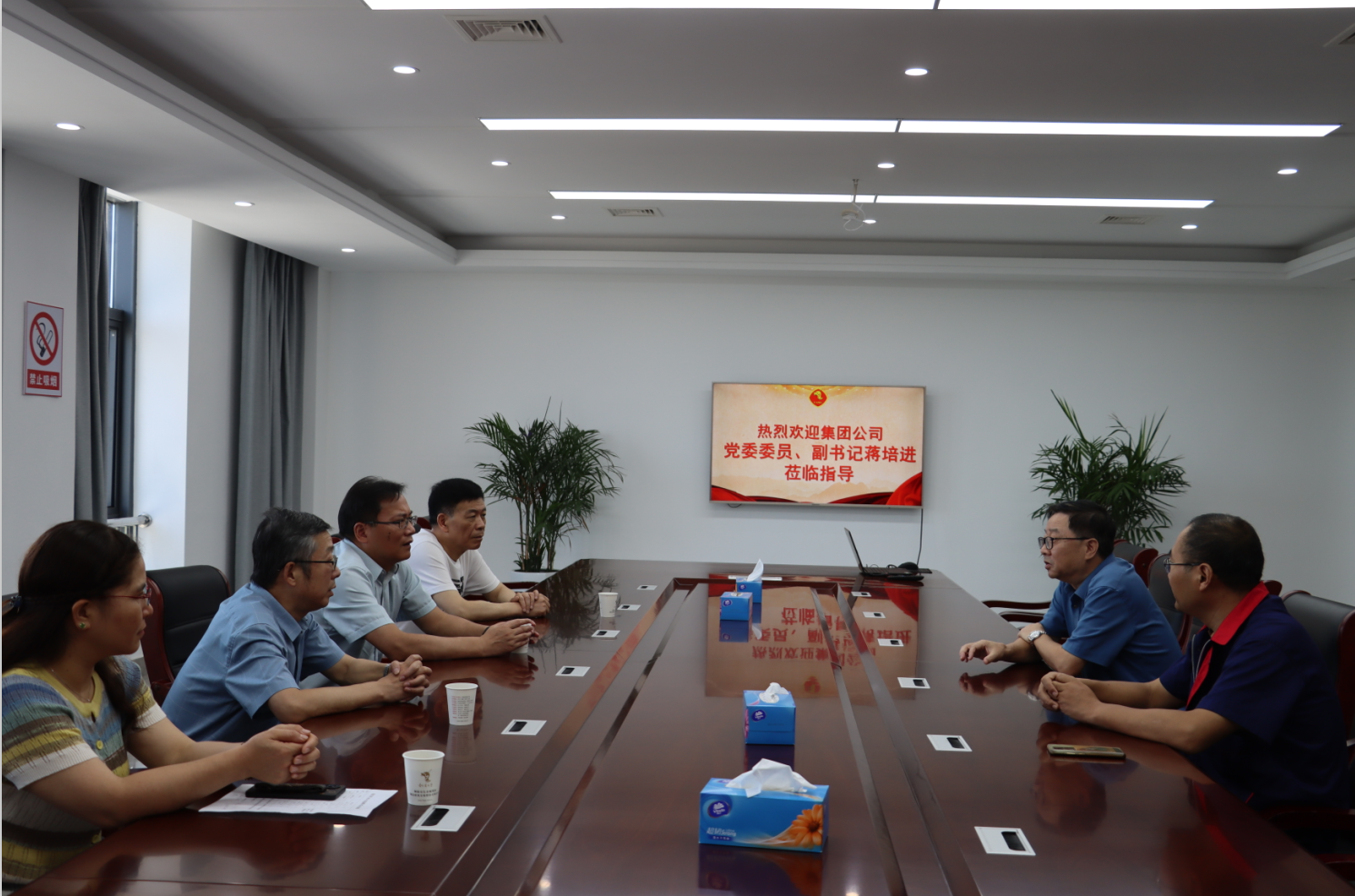 集团公司党委副书记蒋培进到公司发展高温慰问