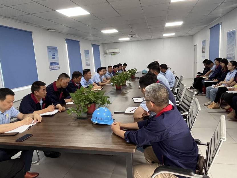 公司党委书记王伍升送履新干部到差 公司党委书记王伍升送履新干部到差